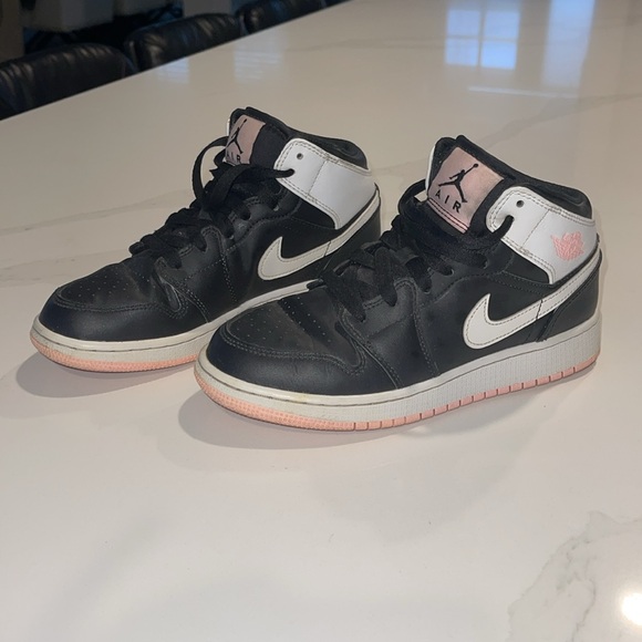 Nike Youth Air Jordan 1 Mid GS 'Arctic Punch - Picture 6 of 6